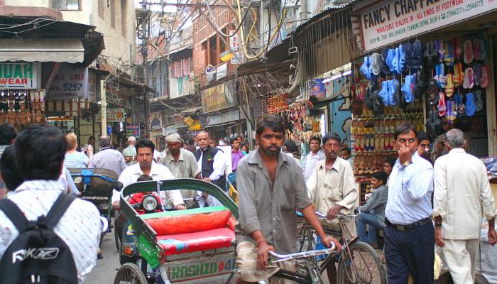 picture of a street in Delhi